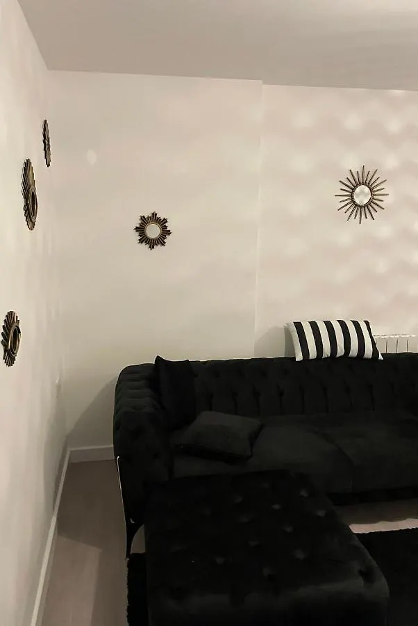 Escape Homes Barking  0*, Barking (Greater London)