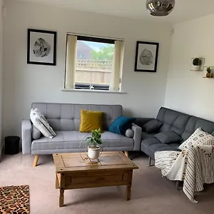  Apartment The Hive, Private Large Double Room, Barking, Close To London