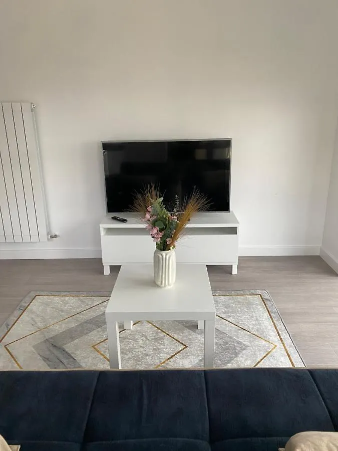 Escape Homes Barking  Barking (Greater London)